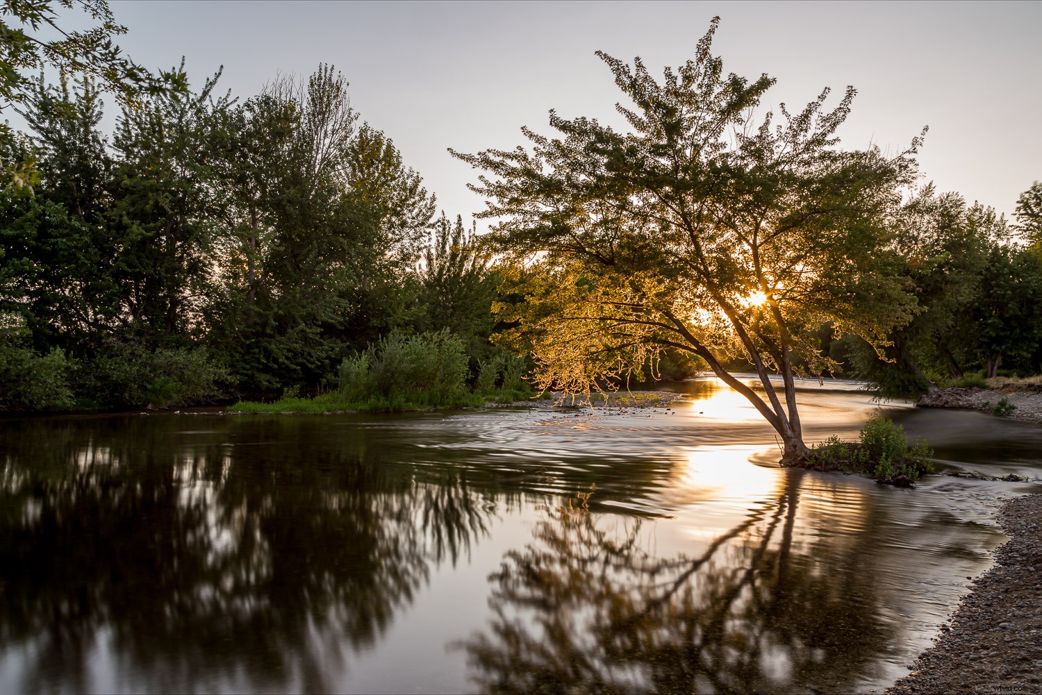 Master Long Exposure Effects: Simulate with Stacked Image Averaging