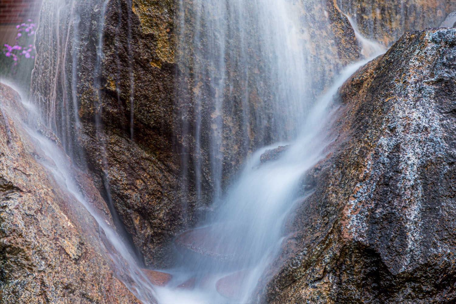 Master Long Exposure Effects: Simulate with Stacked Image Averaging