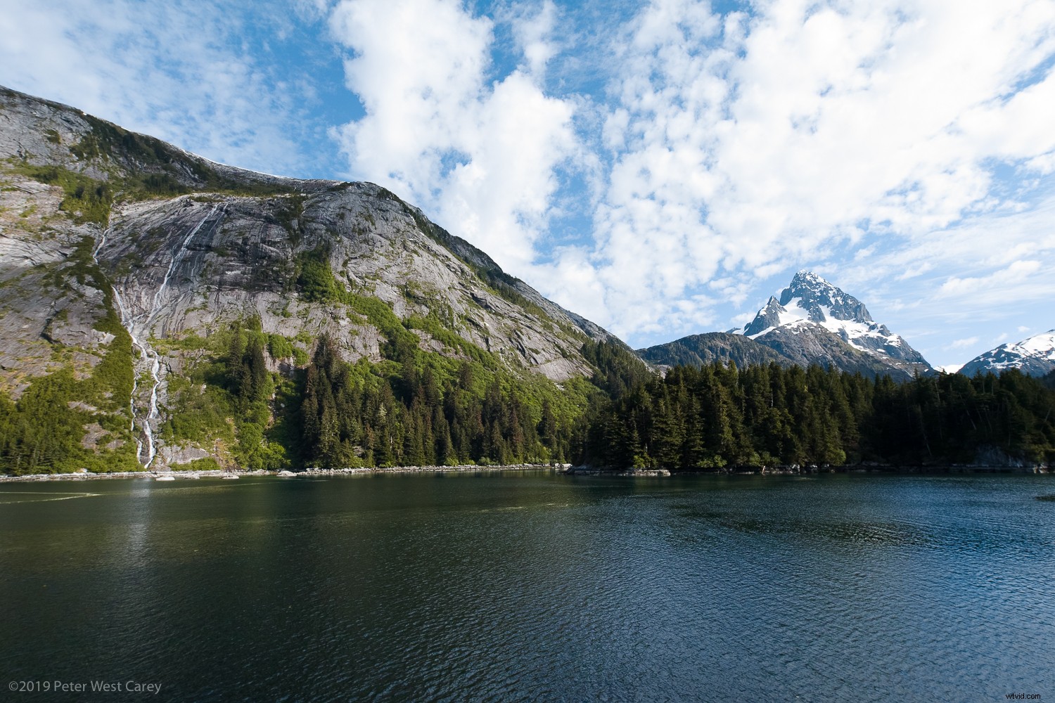 Sigma sd Quattro H Review: Astonishing Crisp Images for Landscape & Portrait Pros