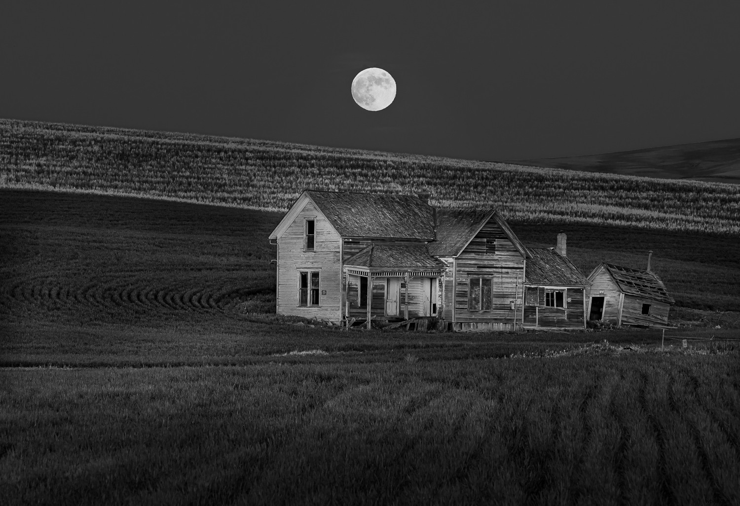 Fake It Till You Make It: Crafting Convincing Photo Composites