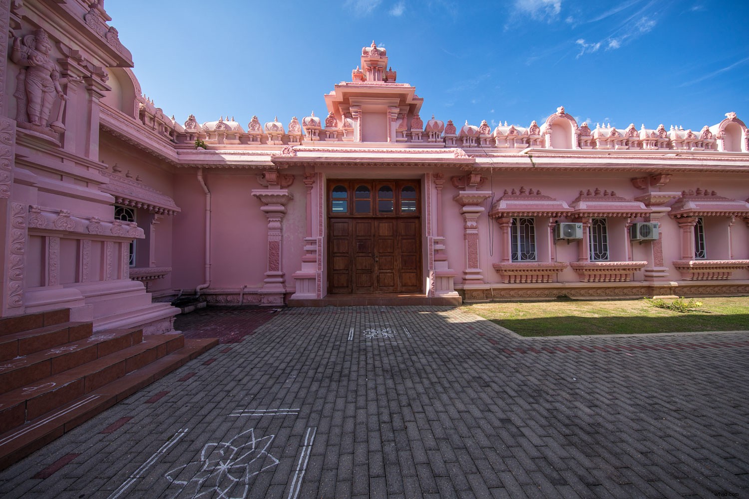 Expert Review: Canon EF 11-24mm f/4L USM Lens – Dream Wide-Angle for Landscape Photographers