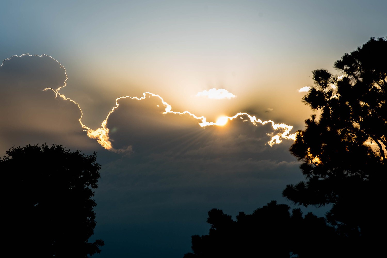 Capture Stunning Sunrise Photos: Pro Tips for Zoom Lens Mastery