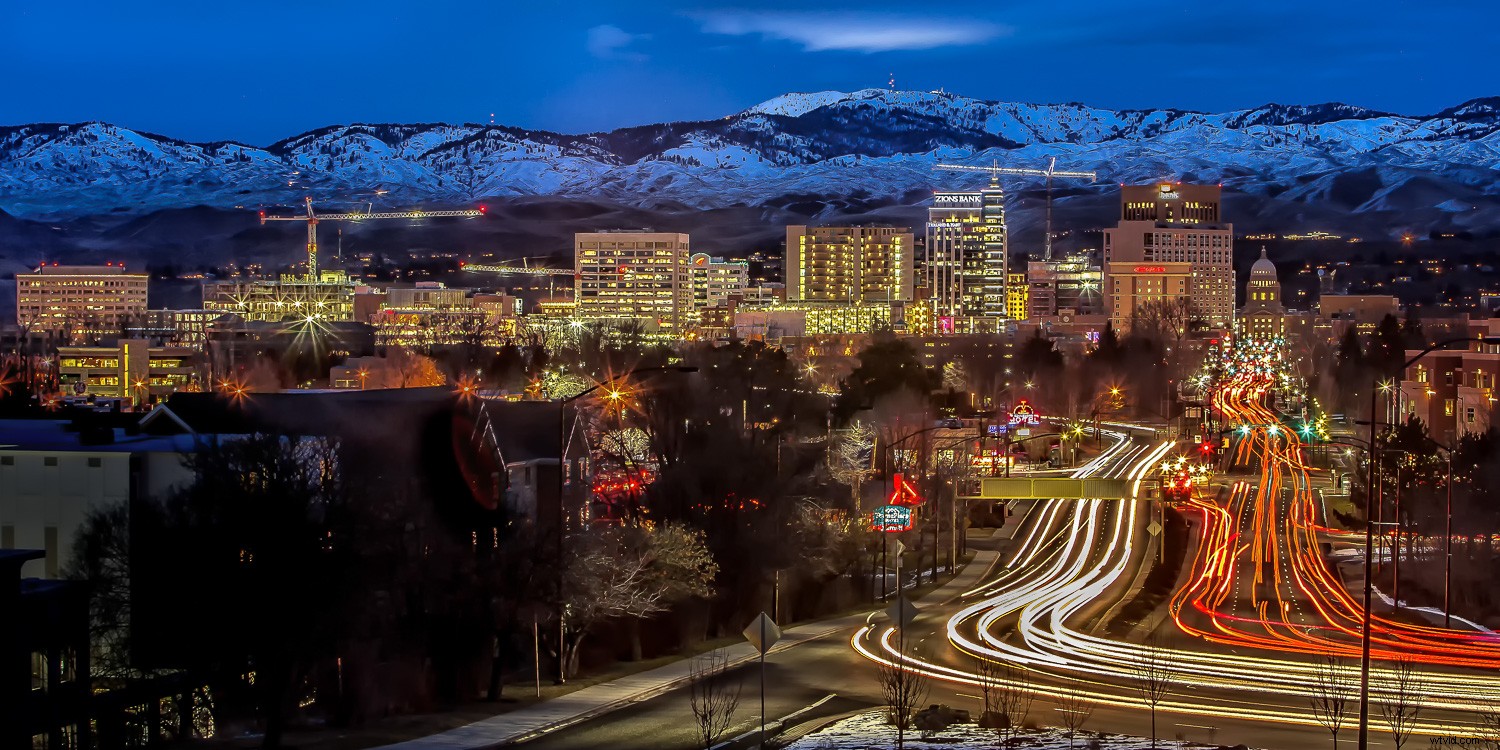 Master 2 Essential Techniques for Dramatic Light-Painted Photos