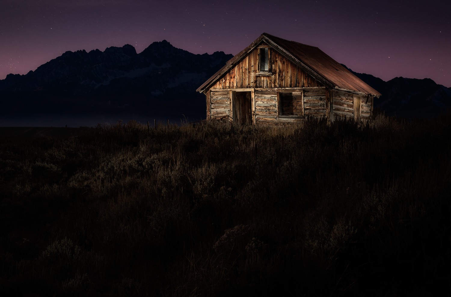 Master 2 Essential Techniques for Dramatic Light-Painted Photos