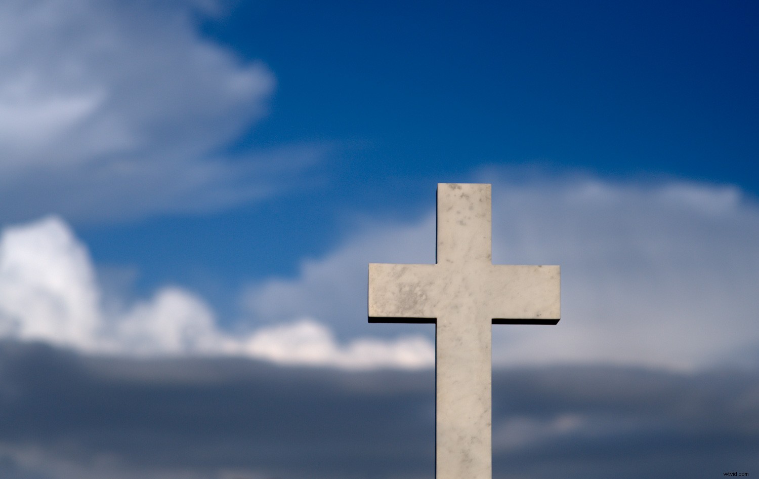 8 Expert Tips for Editing Stock Photos to Pass Agency Inspections