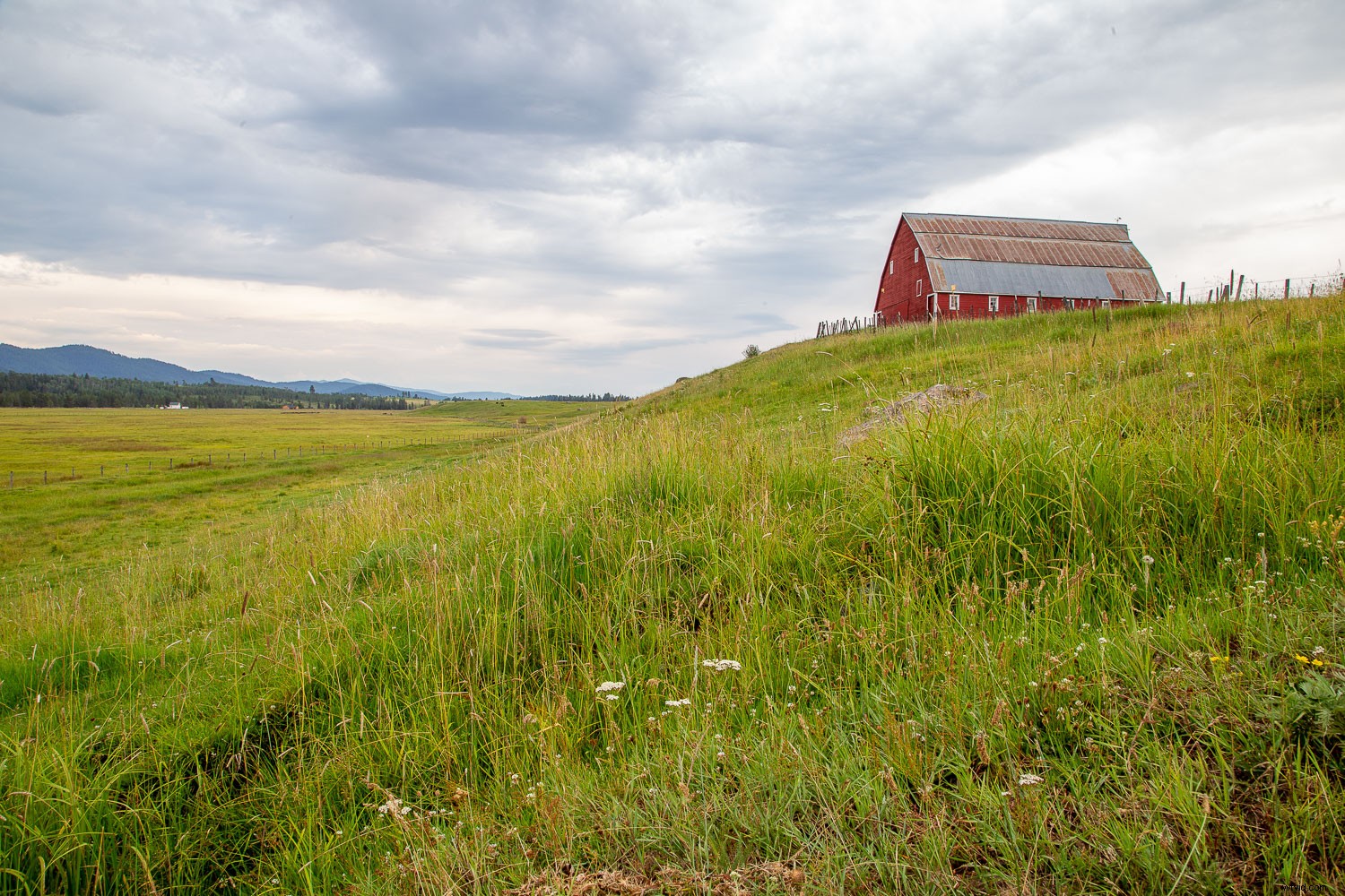 Master Dramatic Skies in Landscape Photography: Expert Tips and Techniques