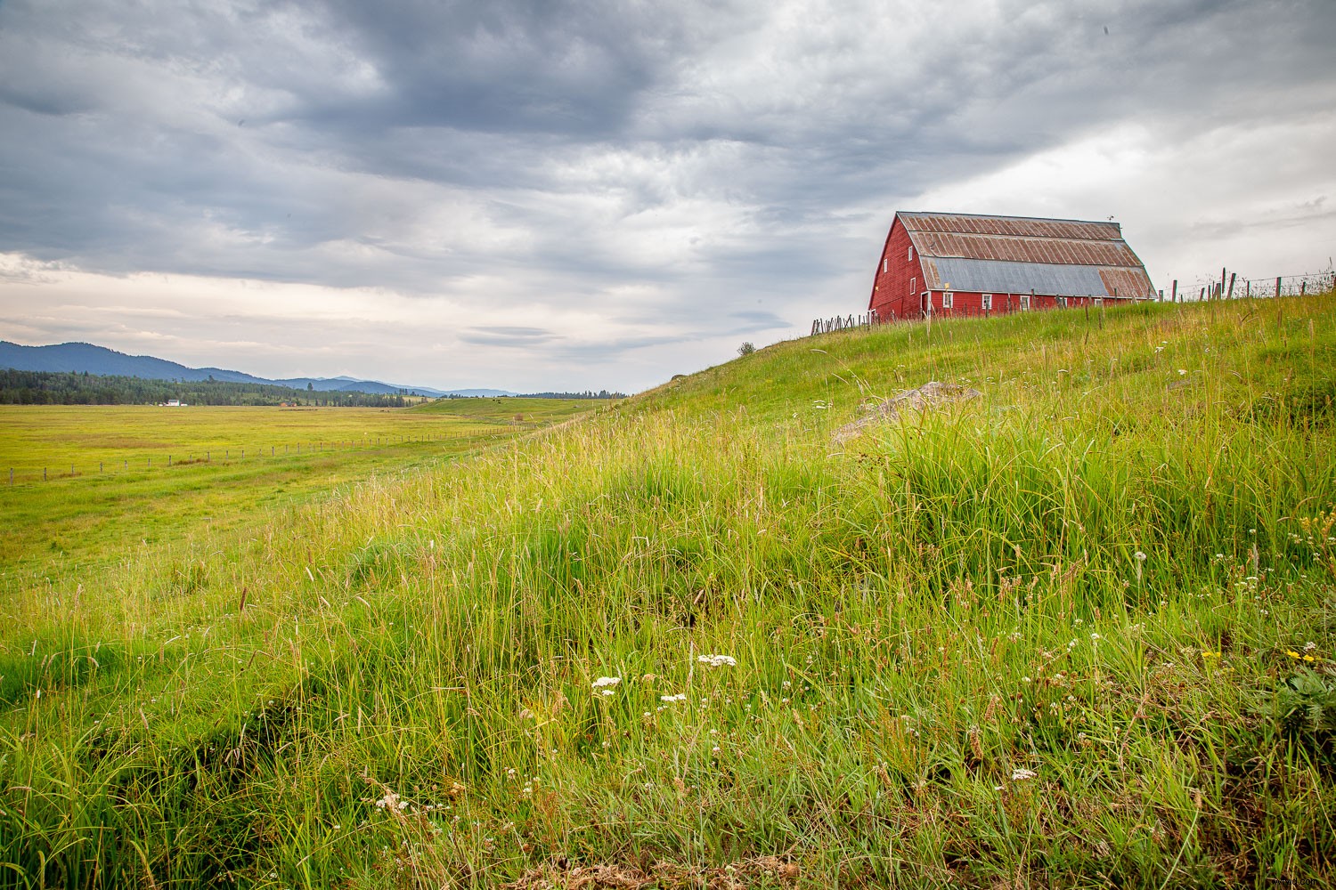 Master Dramatic Skies in Landscape Photography: Expert Tips and Techniques