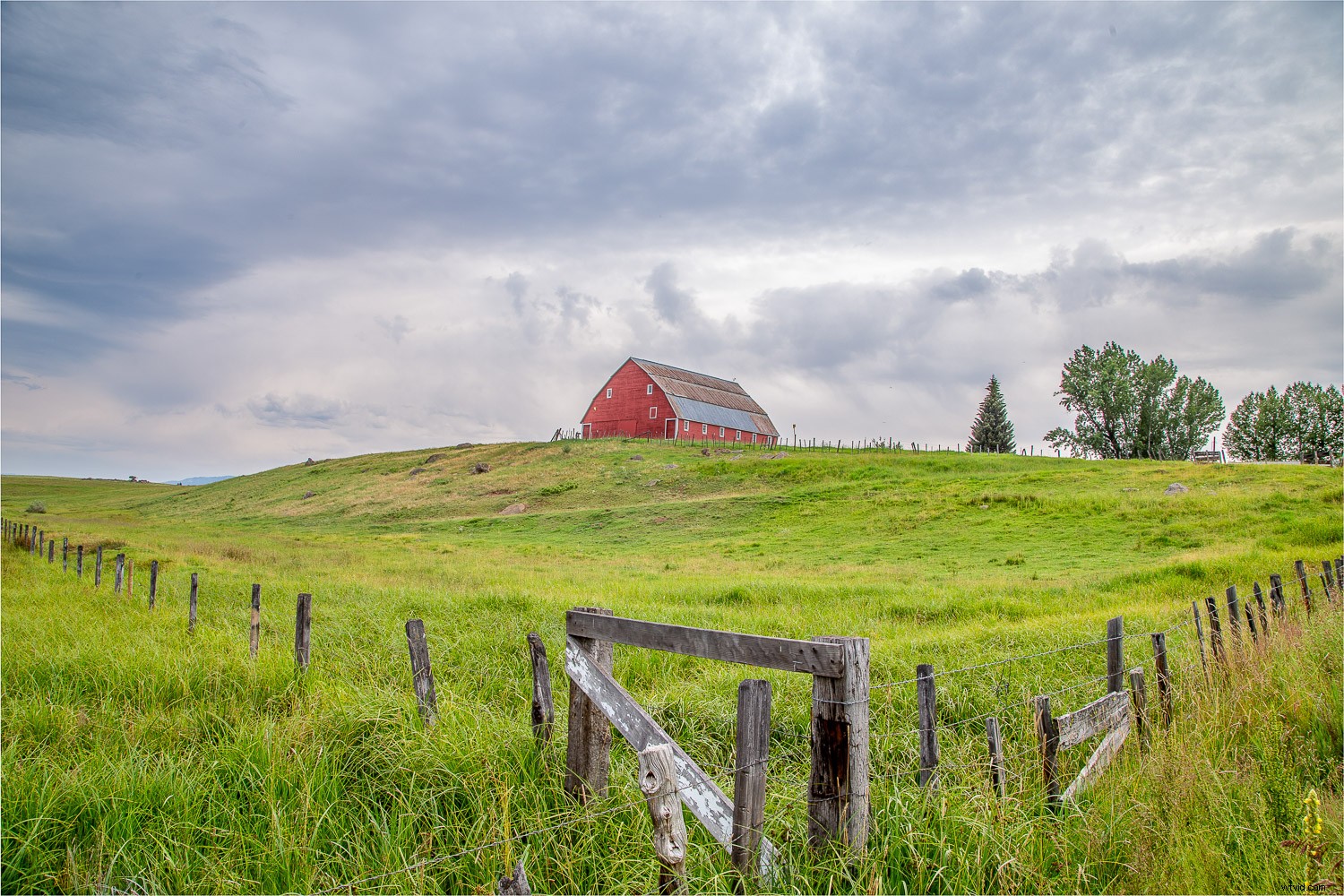 Master Dramatic Skies in Landscape Photography: Expert Tips and Techniques