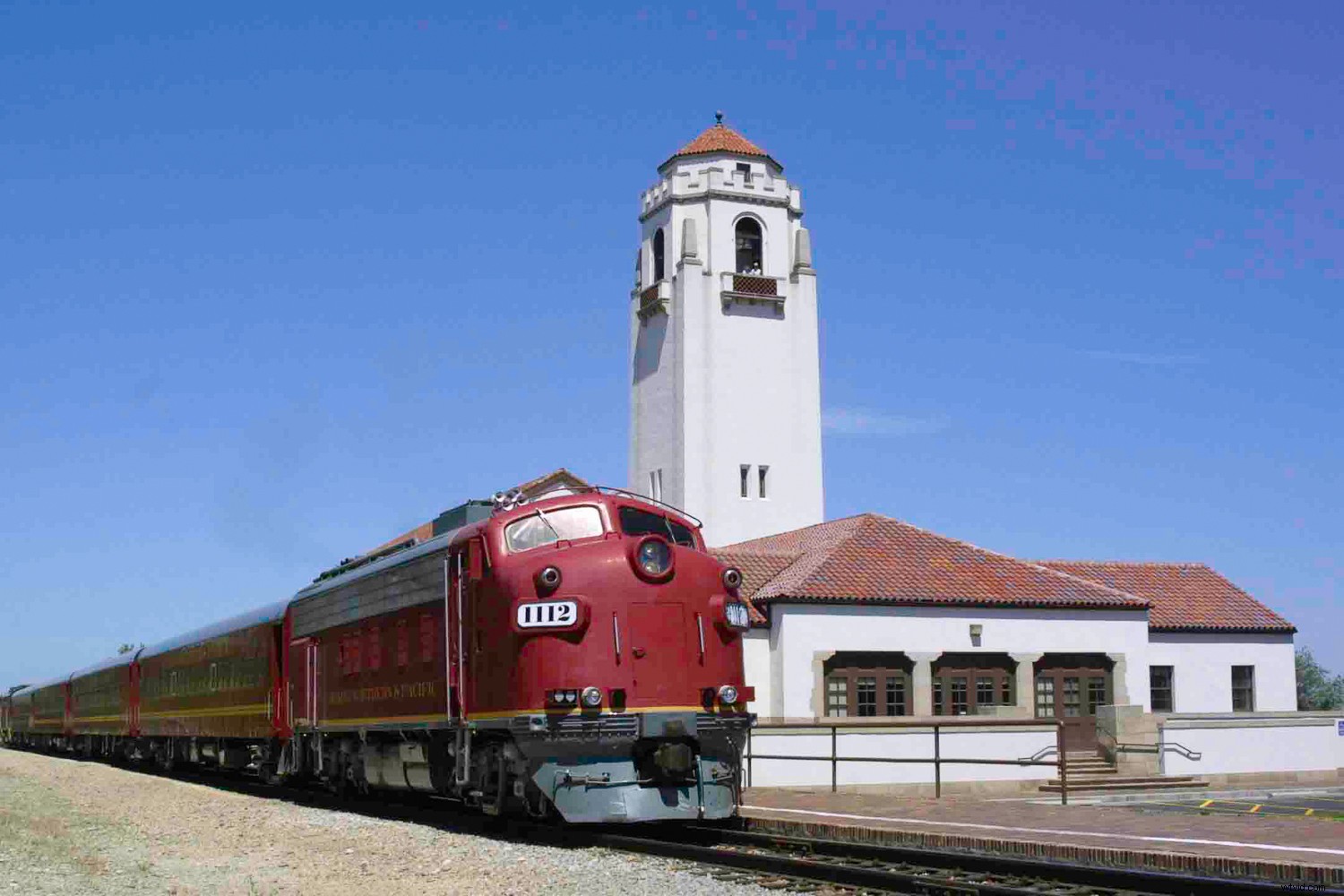 Master Dramatic Skies in Landscape Photography: Expert Tips and Techniques