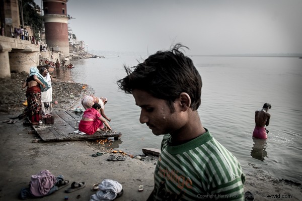 Master Wide-Angle Lenses for Captivating People Photography: Pro Tips