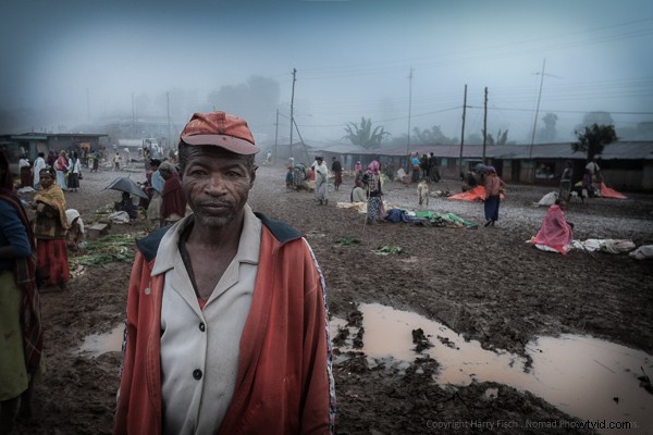 Master Wide-Angle Lenses for Captivating People Photography: Pro Tips