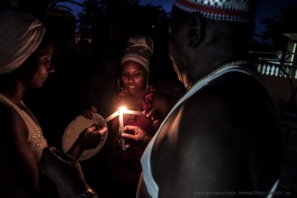 Master Wide-Angle Lenses for Captivating People Photography: Pro Tips