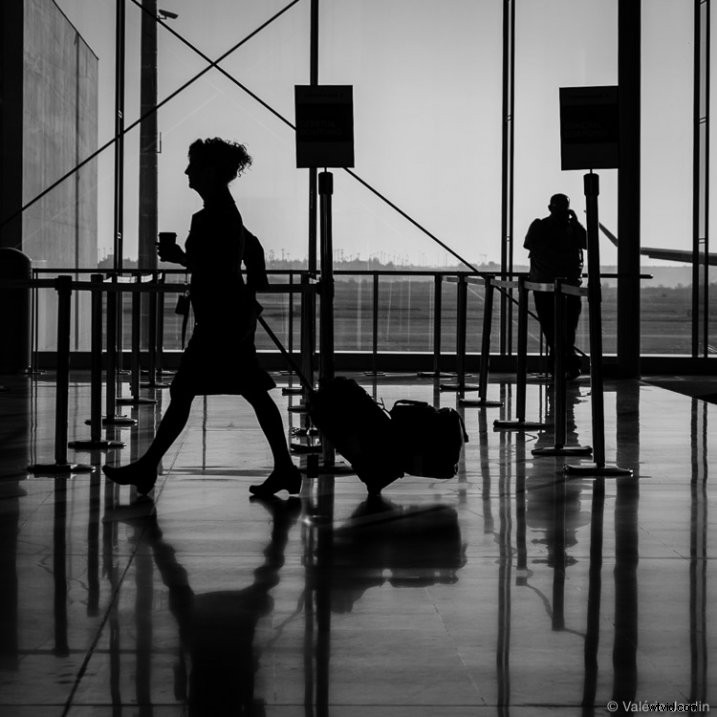 7 Expert Steps to Capture Stunning Silhouettes in Street Photography