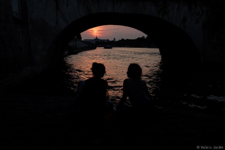 7 Expert Steps to Capture Stunning Silhouettes in Street Photography