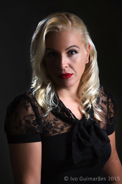 Master Hollywood Film Noir Portraits: Expert Lighting & Shadow Techniques