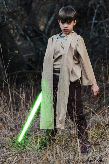 Easy Photoshop Tutorial: Turn Your Kids into Star Wars Heroes with Lightsabers