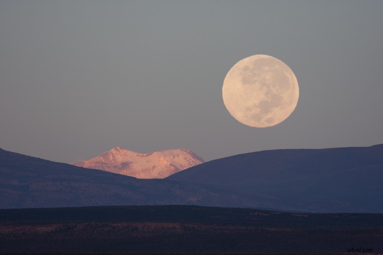 Master Landscape Photography: Pro Tips for Telephoto Lenses