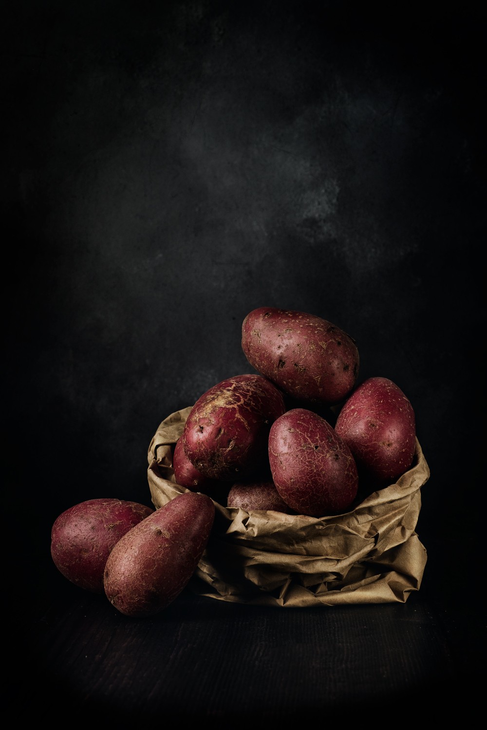 Master Dark and Dramatic Food Portraits: Pro Photography Techniques