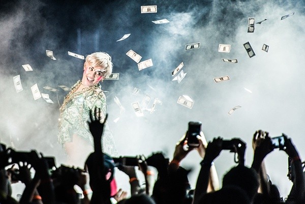 Master Concert Photography: 10 Essential Camera Settings for Stunning Low-Light Shots