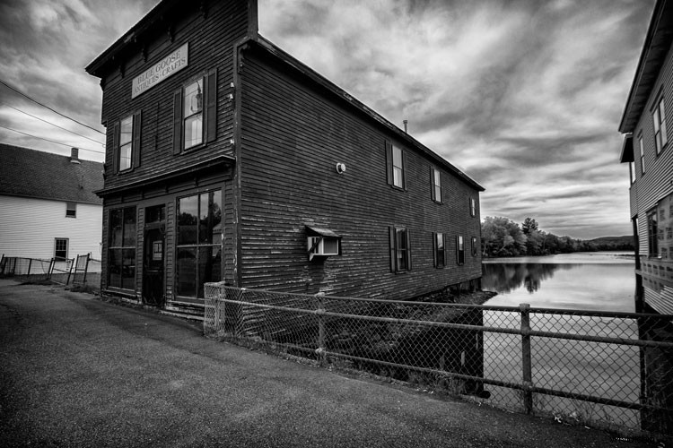 5 Compelling Reasons to Embrace Black & White Photography