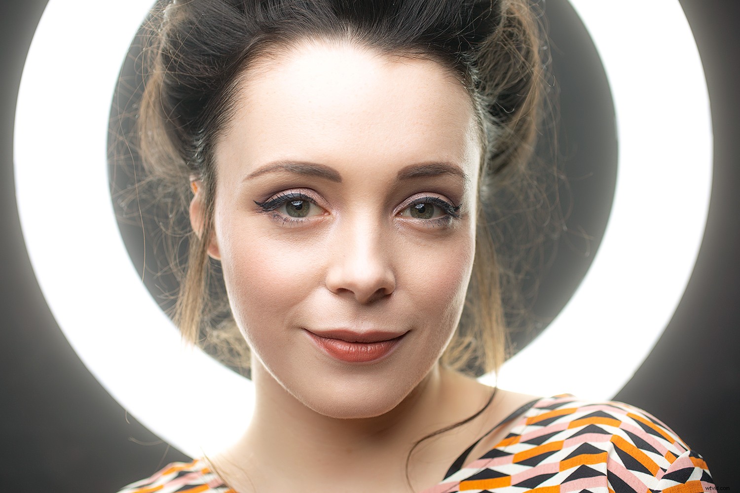 Master Ring Light Photography: Pro Tips for Stunning Portraits + 5 Creative Ideas