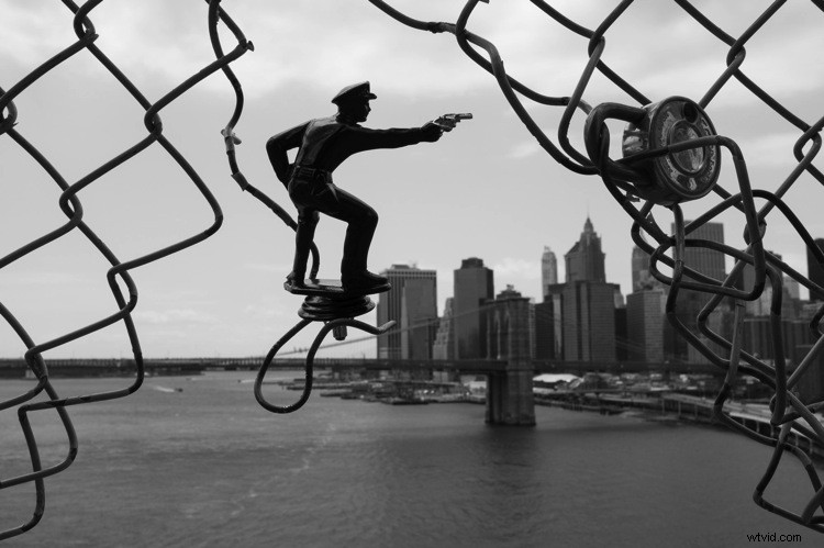 Master Street Photography: Ultimate Guide to Gear, Fear, Compositions & Lighting