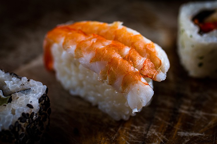 Master Perfect Exposure & Colors: How to Use a Gray Card in Photography (Step-by-Step Guide)