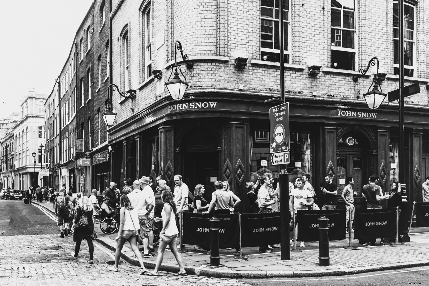 Master Stunning Black & White Photos: Pro Lightroom Editing Tips