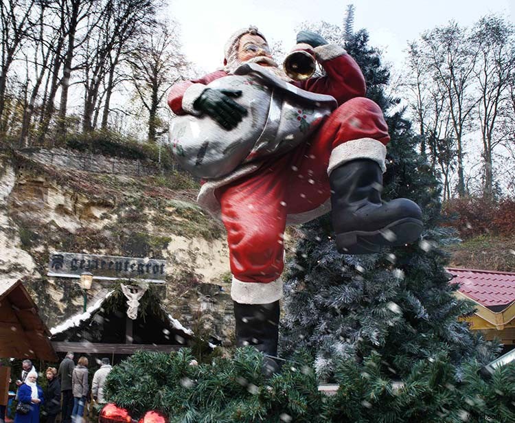 2 Easy Photoshop Techniques to Create Realistic Snowstorms on Your Photos