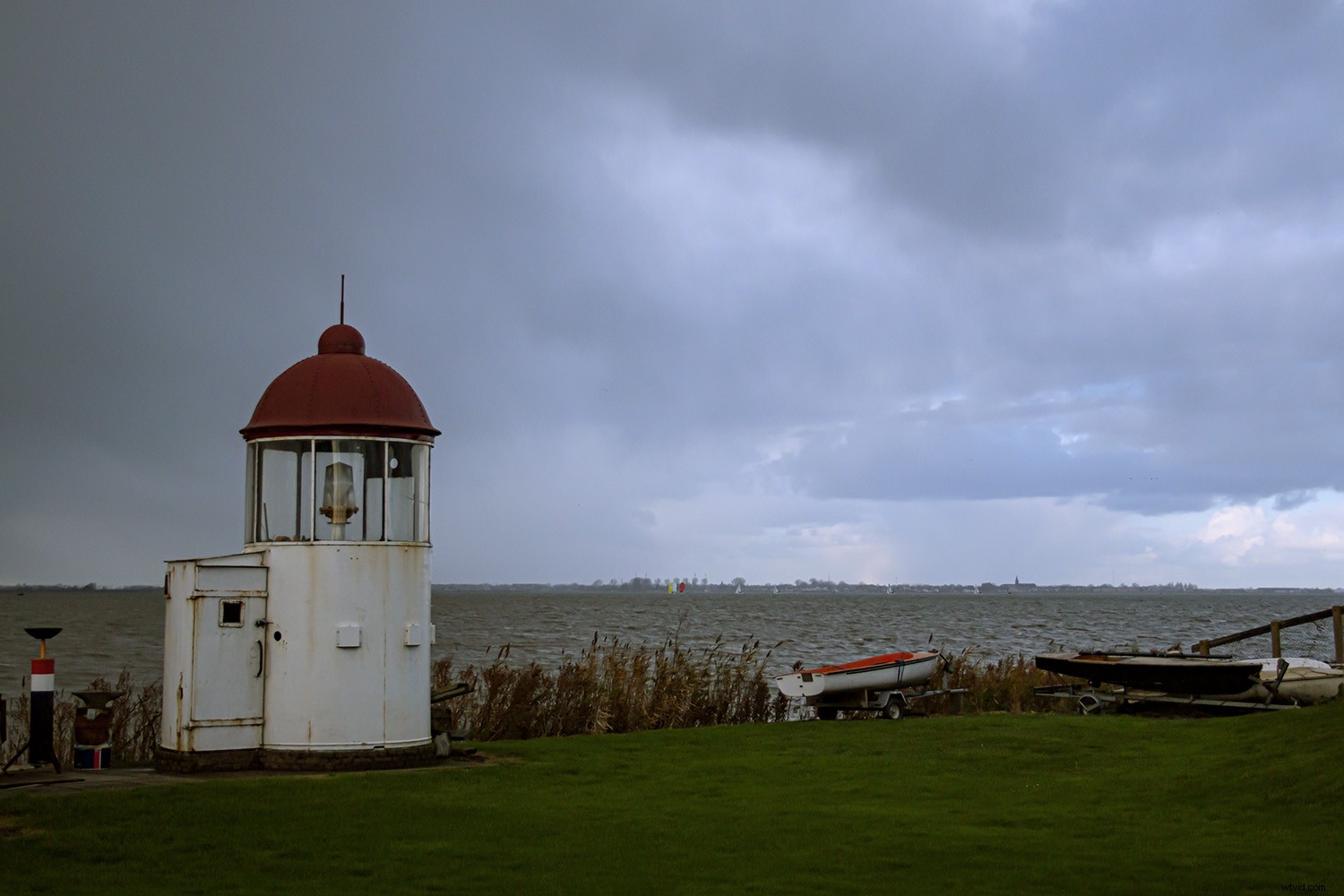 How to Add Realistic Lightning Bolts to Stormy Photos in Photoshop