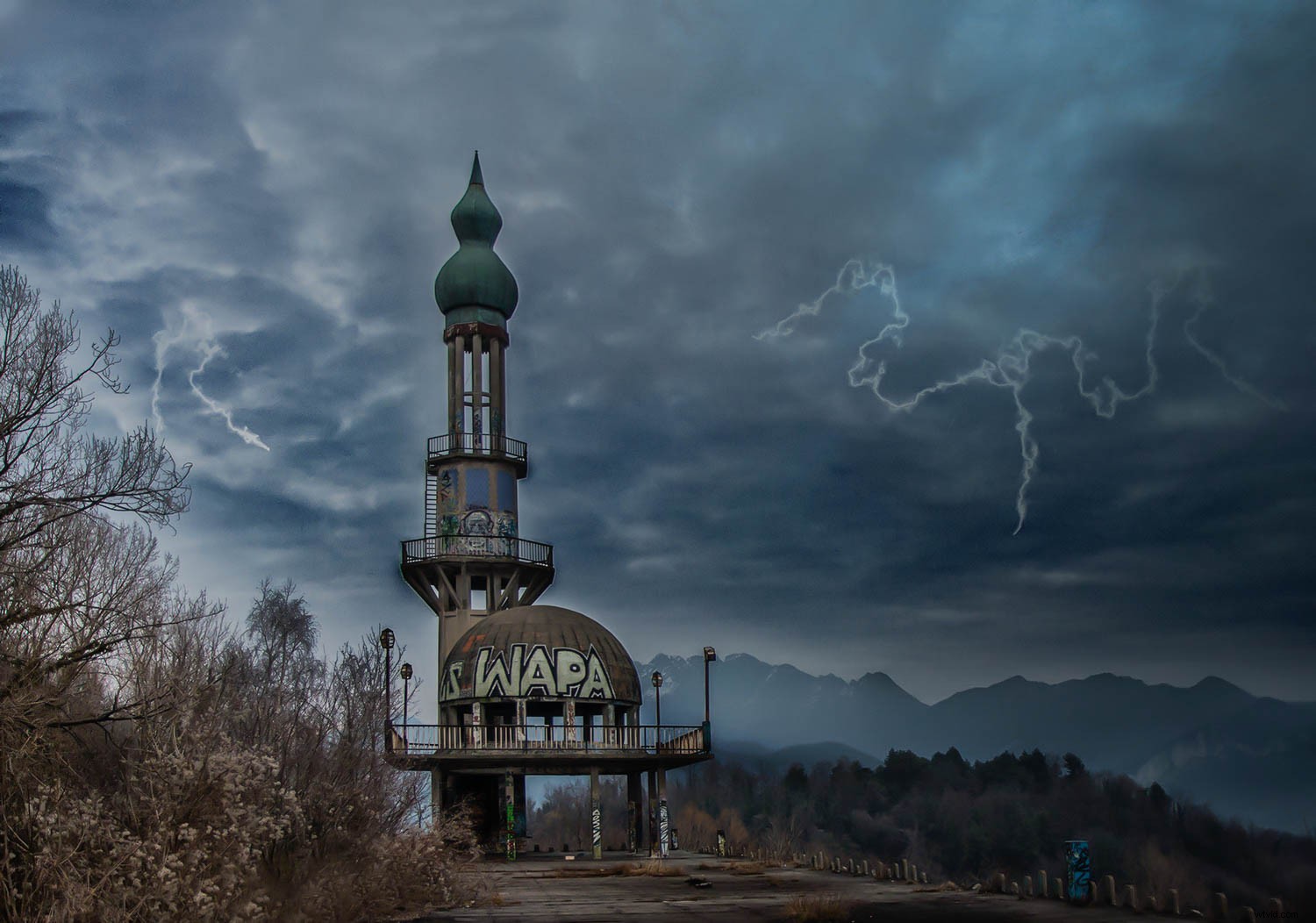 How to Add Realistic Lightning Bolts to Stormy Photos in Photoshop