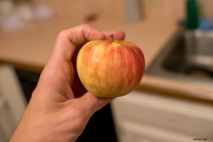 Master Light Painting: Stunning Effects with Fruit and Your Smartphone