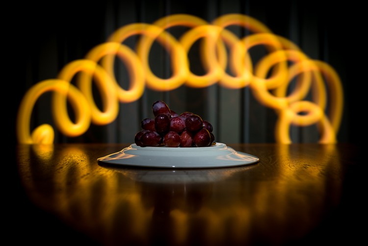 Master Light Painting: Stunning Effects with Fruit and Your Smartphone