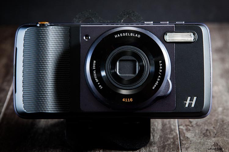 Hands-On Field Test: Hasselblad True Zoom Camera Mod for Moto Z Smartphone