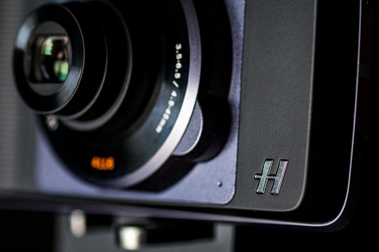 Hands-On Field Test: Hasselblad True Zoom Camera Mod for Moto Z Smartphone