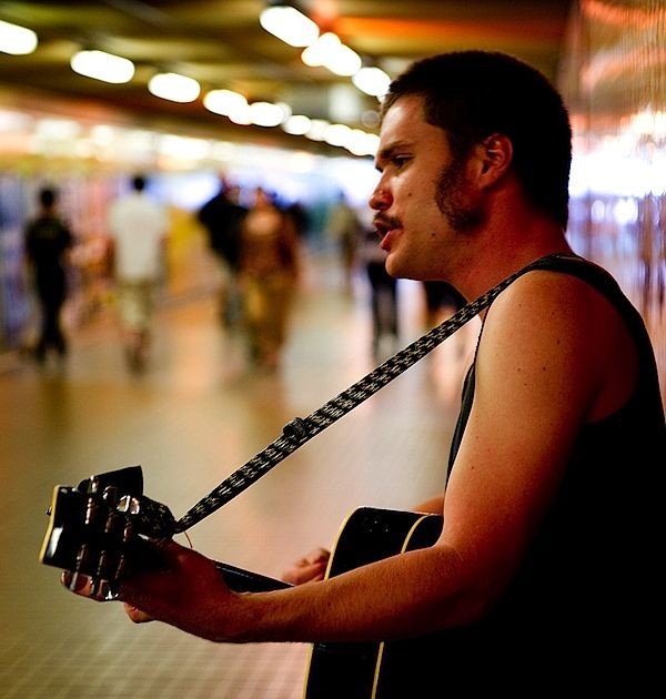 Sony Alpha 850 DSLR Review: Full-Frame Power and Performance Analyzed