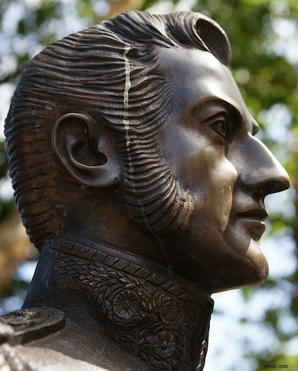 Sony Alpha 850 DSLR Review: Full-Frame Power and Performance Analyzed