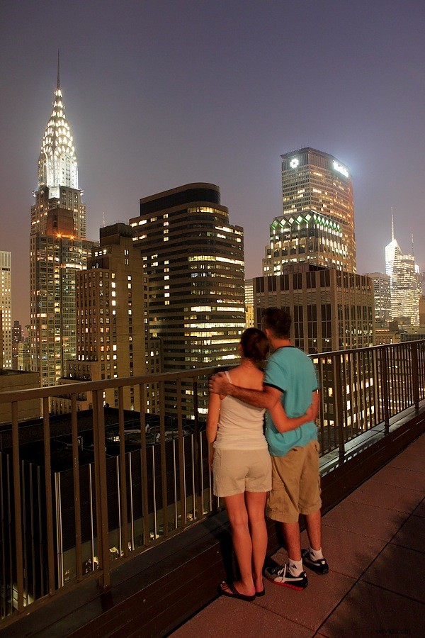 Capture Crowd-Free Architectural Shots in Busy Tourist Hotspots: Pro Tips