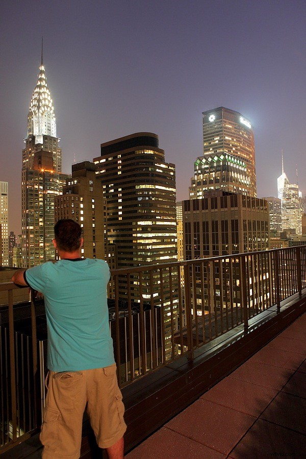 Capture Crowd-Free Architectural Shots in Busy Tourist Hotspots: Pro Tips