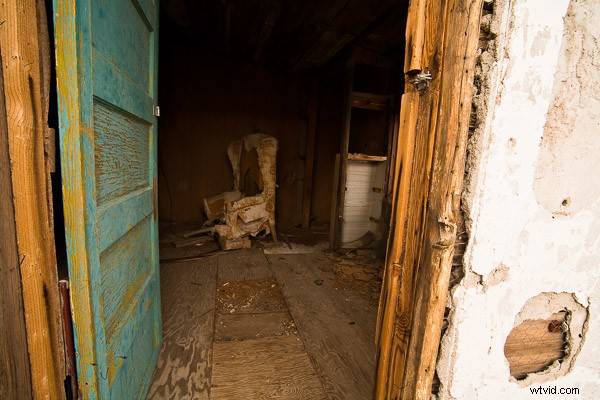 HDR Photography Mastery: Merge to 32-Bit Technique Comparisons for Natural Results