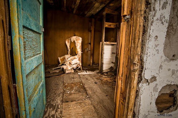 HDR Photography Mastery: Merge to 32-Bit Technique Comparisons for Natural Results