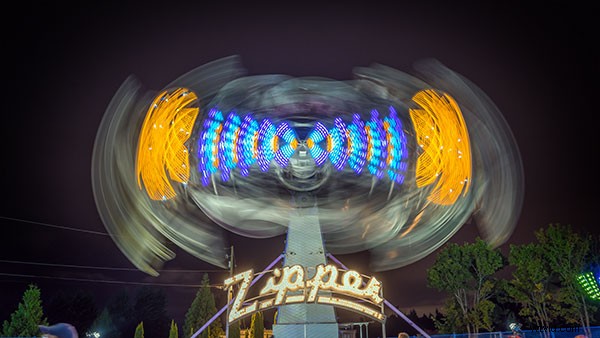 Expert Guide: Capturing Stunning Fairground Ride Photos at Twilight