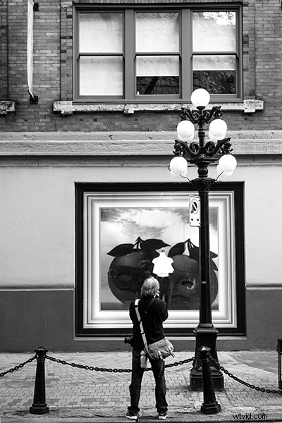 Nikon 24-70mm f/2.8 Lens Review: Hands-On Insights from a Pro Photographer