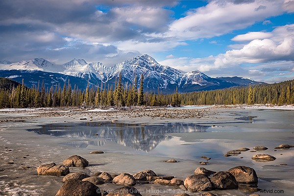 9 Expert Tips for Capturing Stunning Mountain Lake Reflections