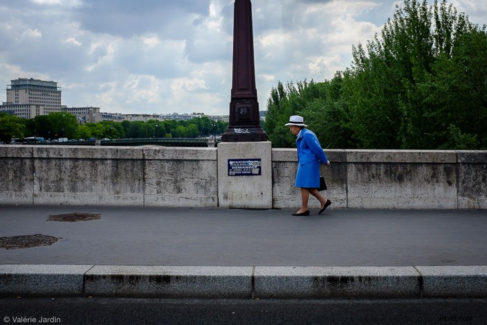 Street Photography: Color vs. Black & White – Which to Choose?