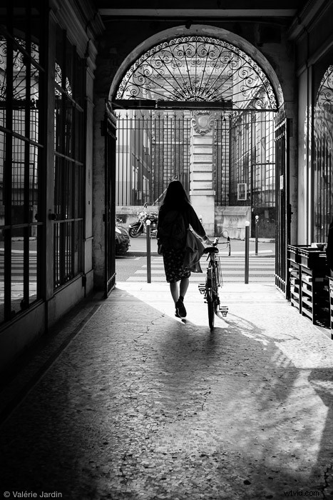 Street Photography: Color vs. Black & White – Which to Choose?