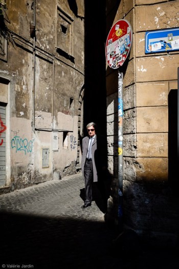 Street Photography: Color vs. Black & White – Which to Choose?