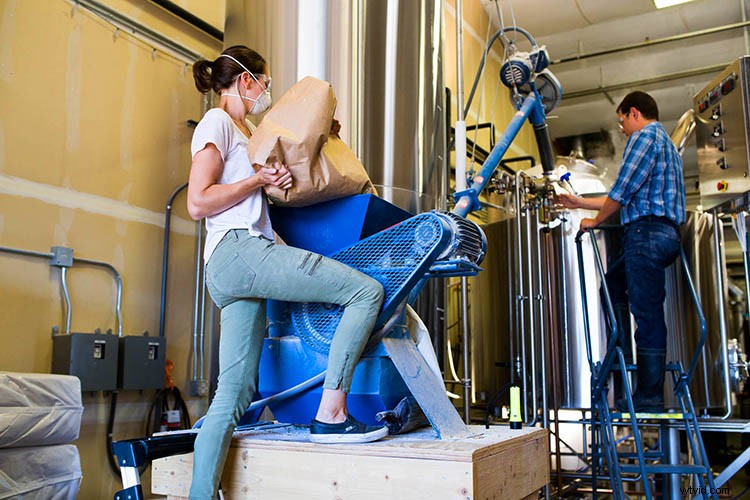 Sigma 35mm f/1.4 Art Lens Review: Exceptional Quality Beyond Brand Loyalty