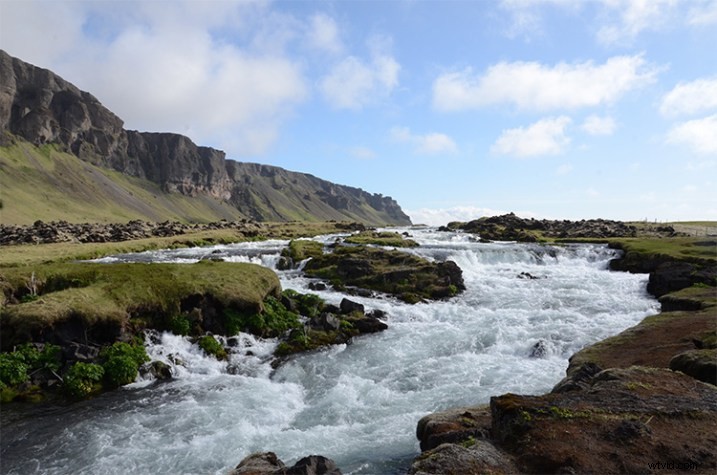 20 Expert Tips to Elevate Your Travel Stock Photography