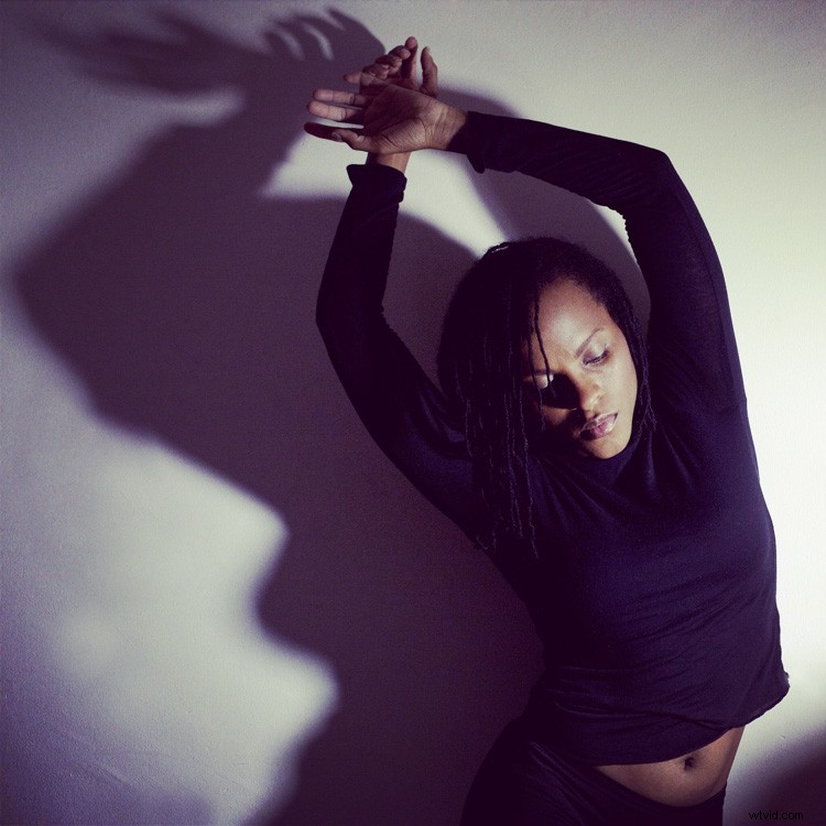 Create Stunning Dynamic Images Using Just One LED Light: Pro Tutorial